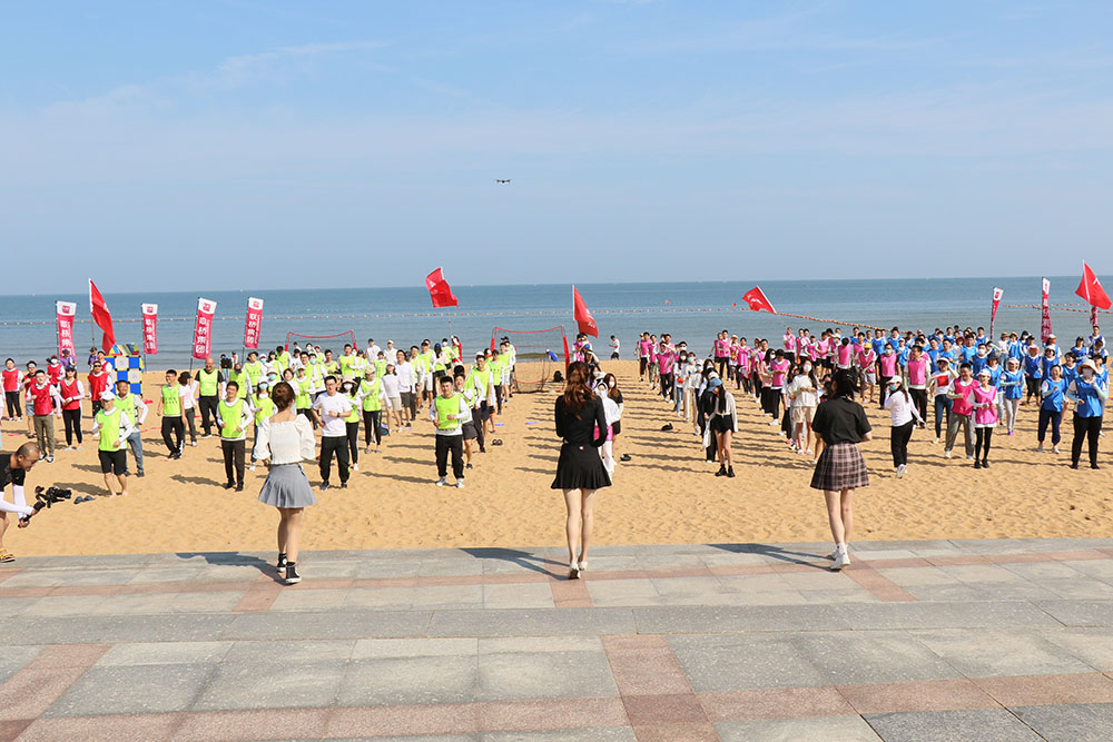 披荊斬棘無畏懼 乘風破浪向前沖(圖1)